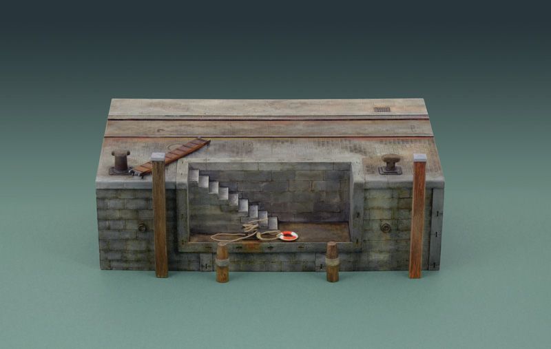 1/35 Dock with stairs