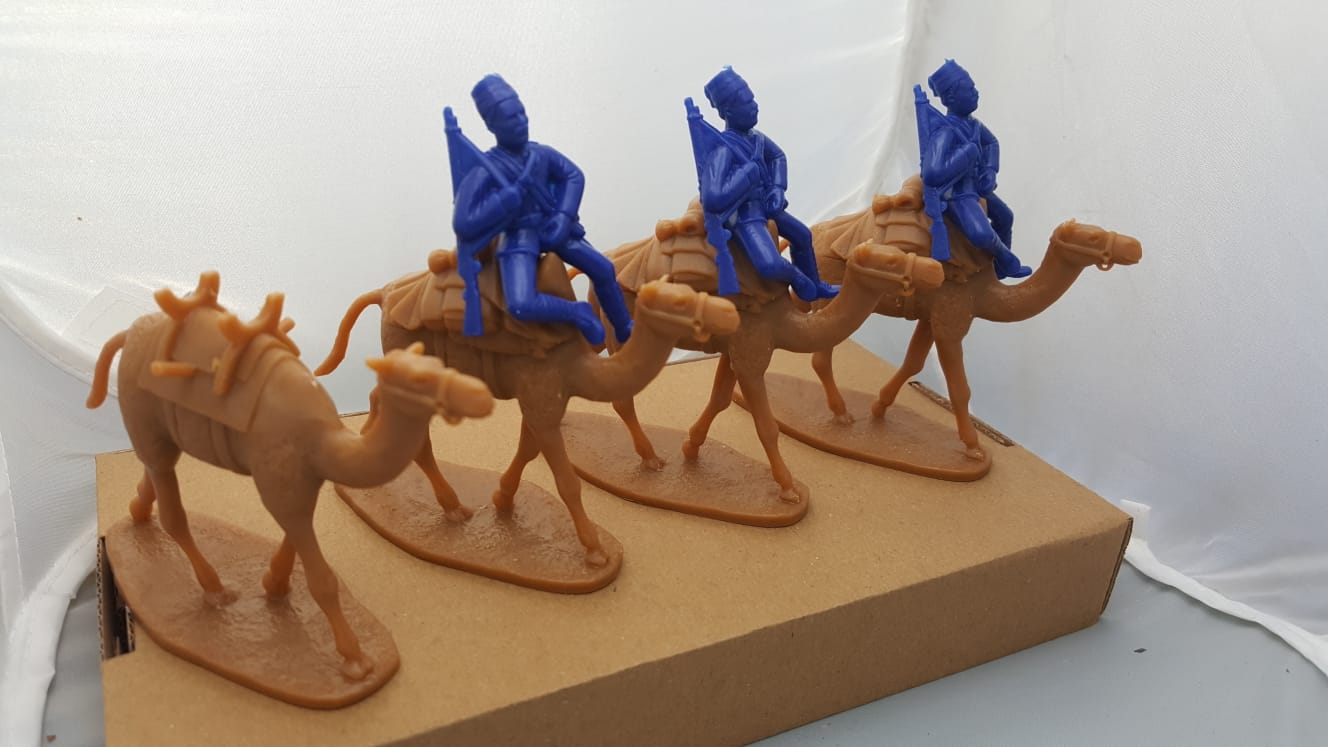 1:32 Plastic Figure Ottoman Camel Troop (3 soldiers and 4 camel figures)